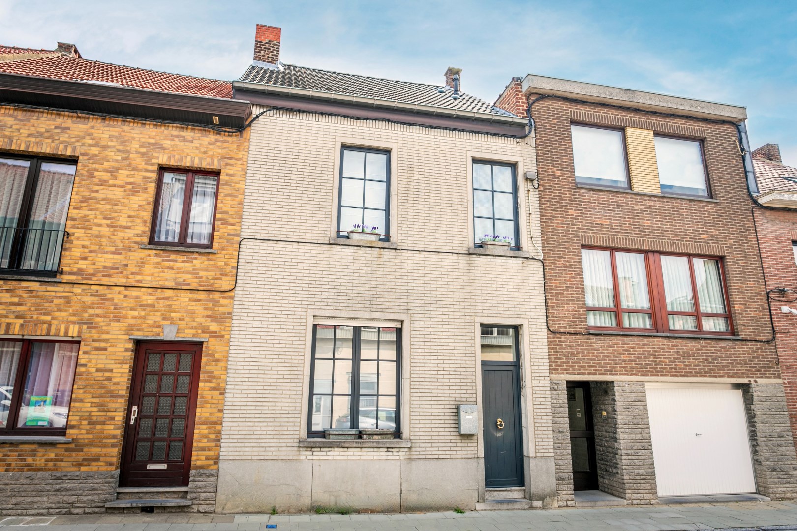 Instapklare woning met 3 slaapkamers, tuin en uitstekende ligging te Halle 