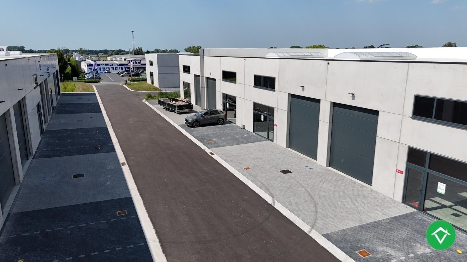 Loods te koop – 229 m&#178; met 3 parkeerplaatsen inbegrepen te Ichtegem 