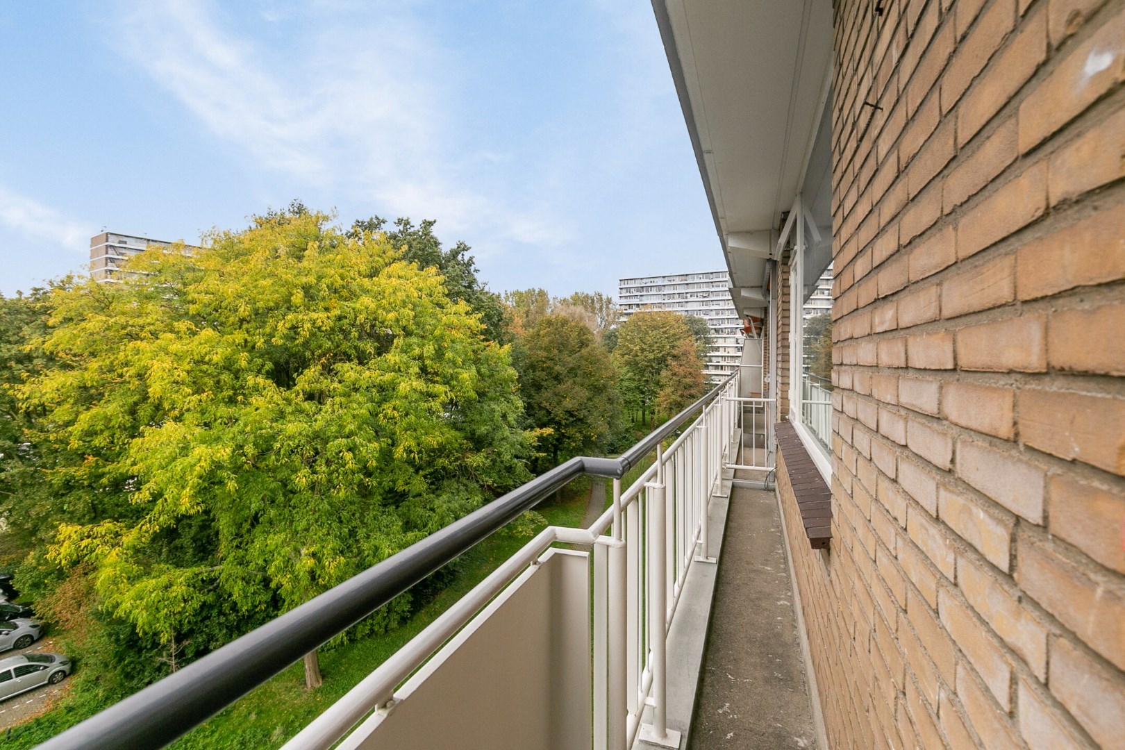 Studio appartement op de vijfde verdieping in de wijk Ommoord en gelegen op eigen grond! 