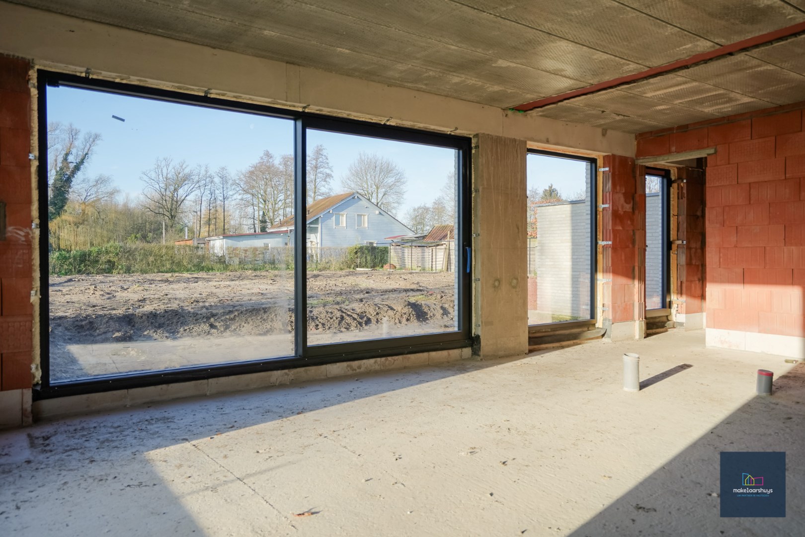 Halfopen casco villawoning met prachtig uitzicht en veel potentieel 