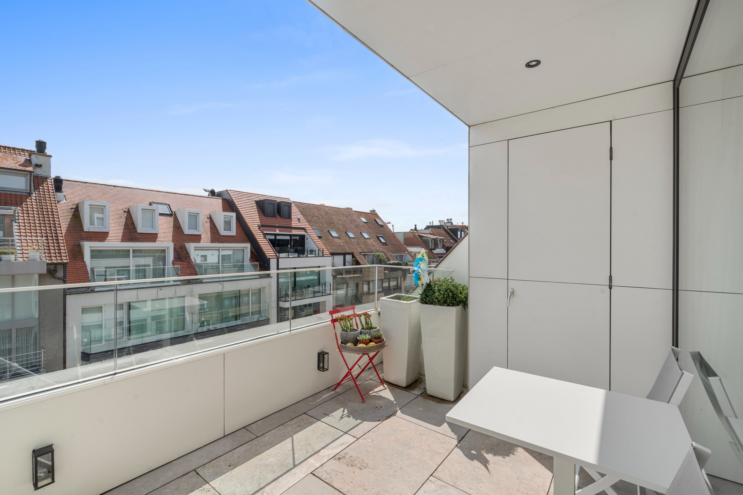 Luxueus duplex-hoekappartement, voorzien van alle comfort, nabij het Rubensplein (Mogelijkheid tot aankoop van een inpandige garage-staanplaats) 