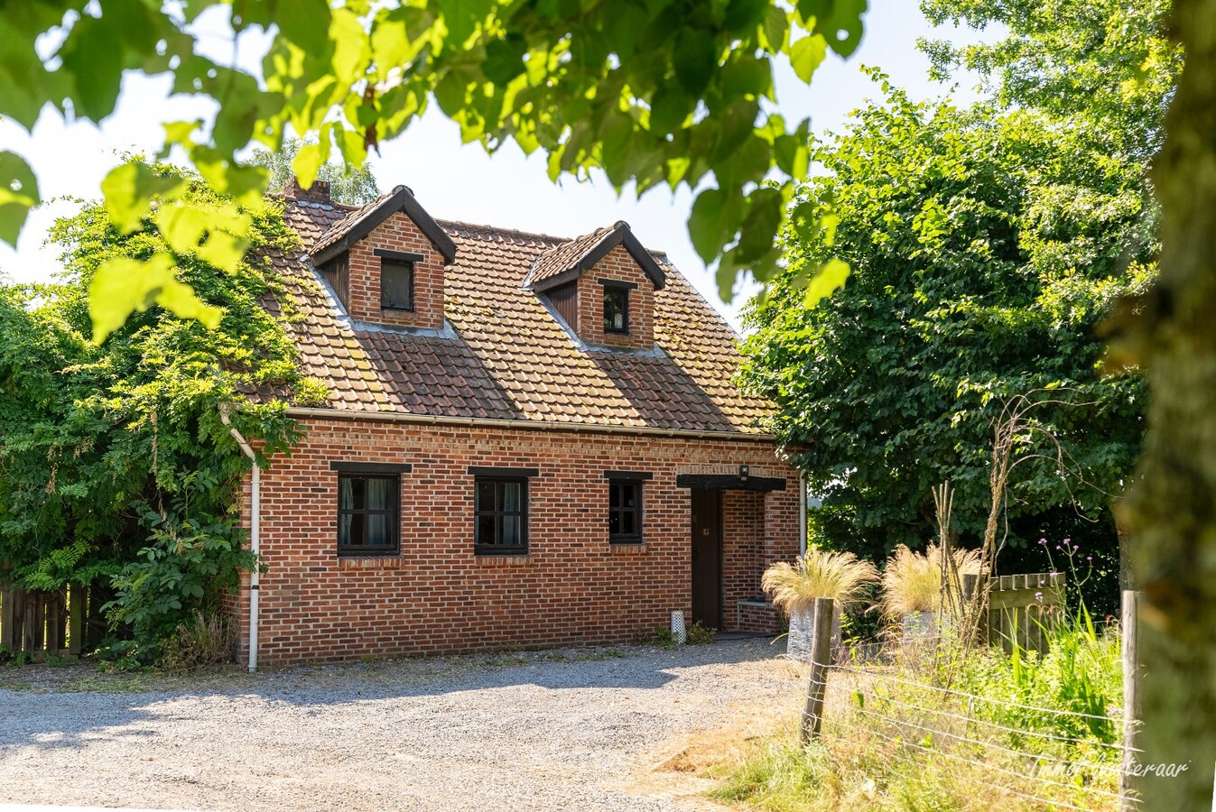 Prachtige hoeve met weilanden en stallen op ca. 2,1 ha te Kaulille (Bocholt) 