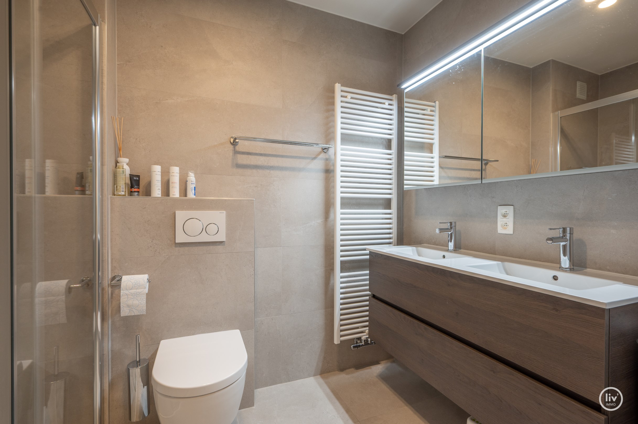 Appartement en duplex lumineux avec 2 grandes terrasses situ&#233; dans l&#39;avenue Paul Parmentier. 