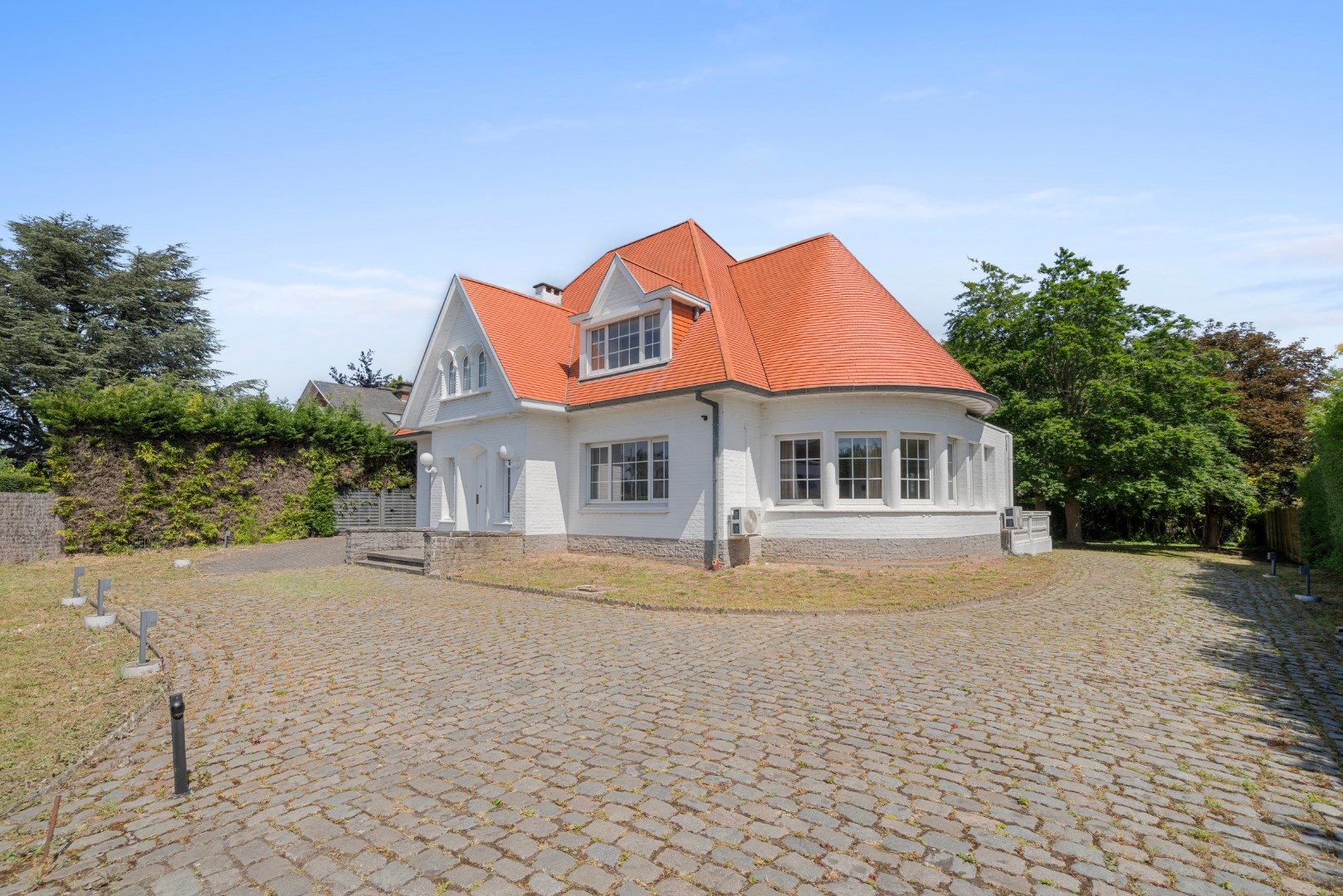 Stijlvolle villa met 5 slaapkamers op mooi perceel van 1325m&#178; 