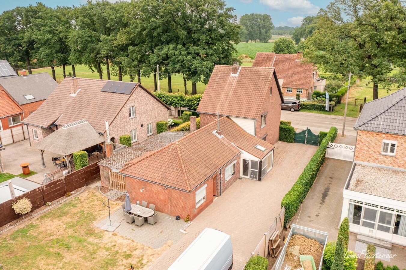 Maison r&#233;nov&#233;e avec des &#233;curies sur environ 1,1 ha &#224; Peer 