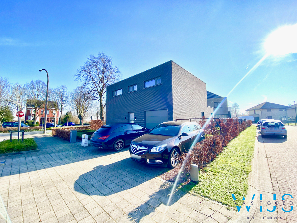 Recente ALLEENSTAANDE woning in hartje KLUIZEN 