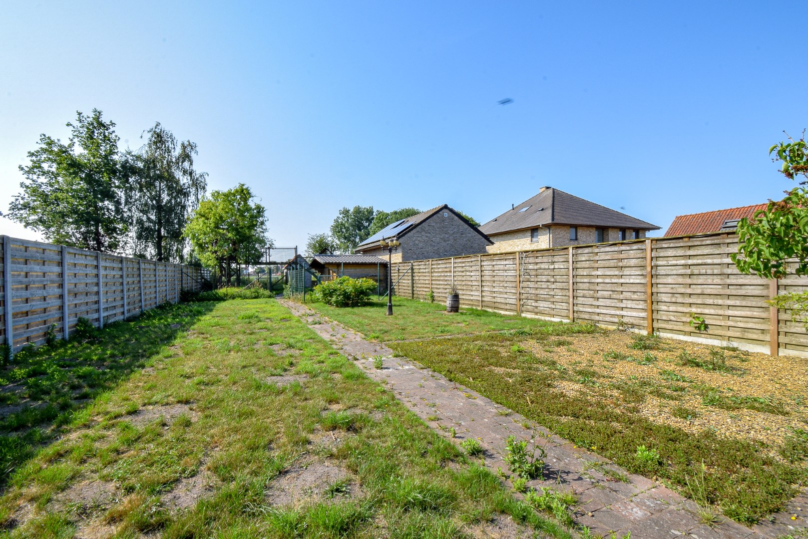 Gezinswoning met vier slaapkamers en extra opslagruimte 