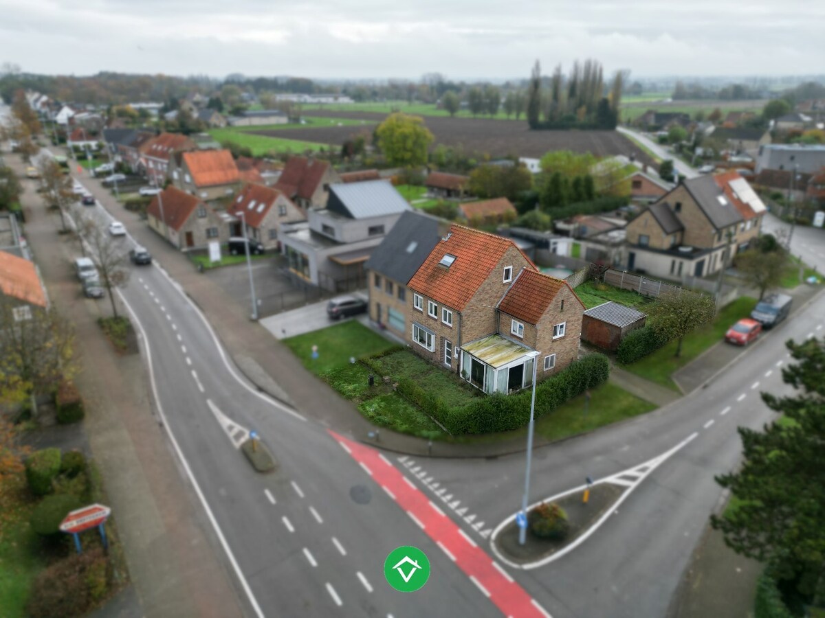 Op te frissen woning met 7 slaapkamers en tuin te Gistel 