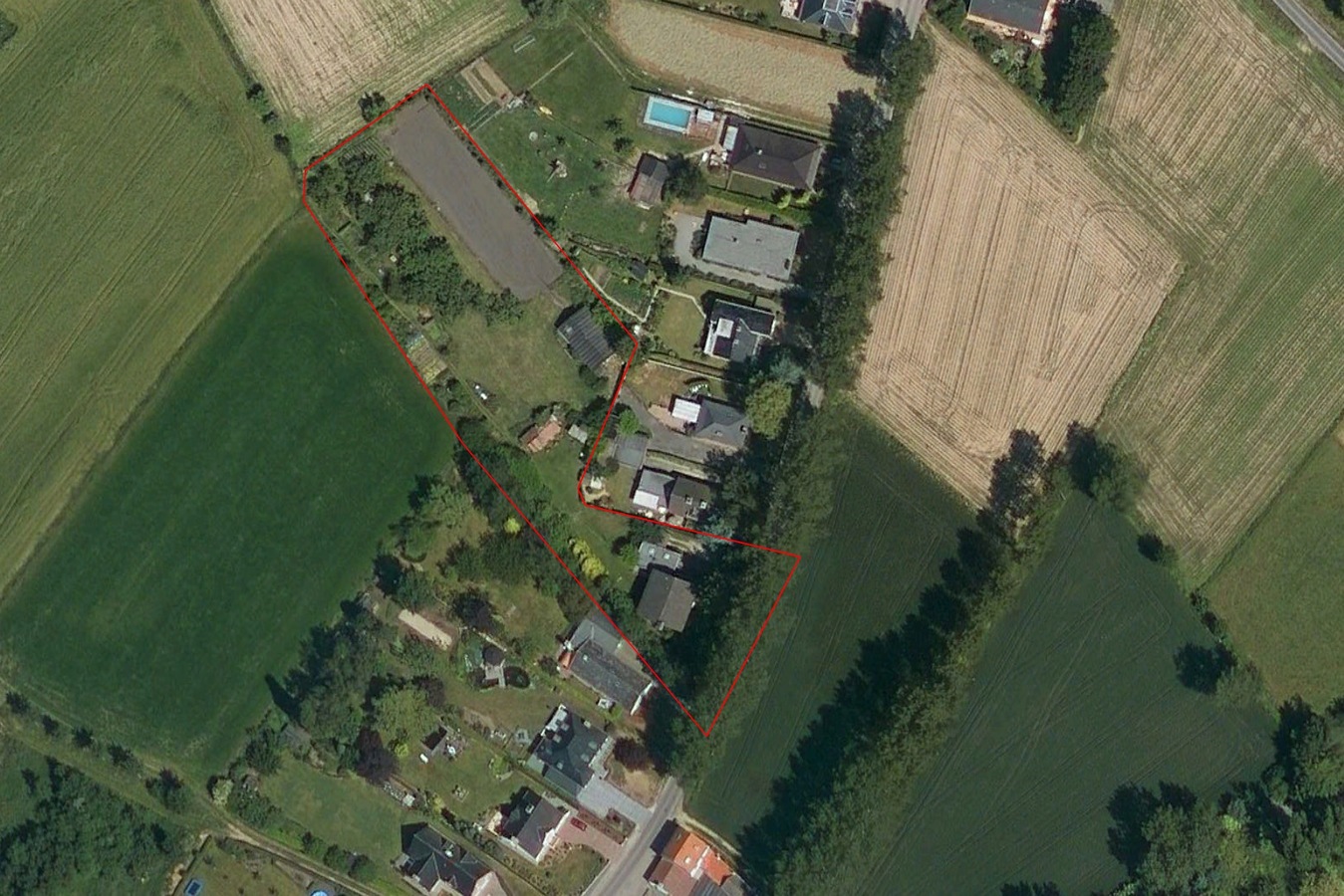 Leuke &#233;&#233;ngezinswoning met kleine schuur/paardenaccomodatie te Temse op ca. 4.549 m&#178; 