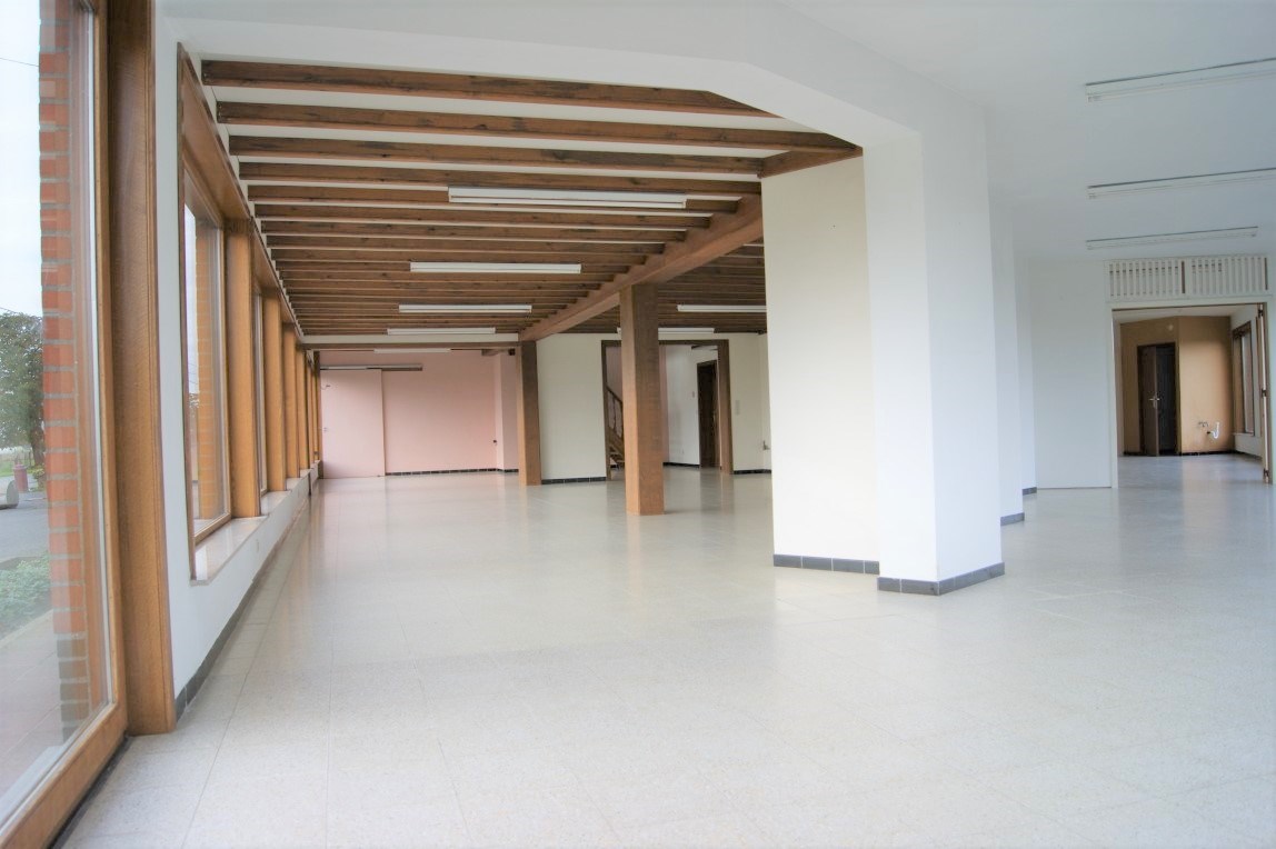 Winkelruimte/kantoor (met atelier, opslag en parking), Kortemark 