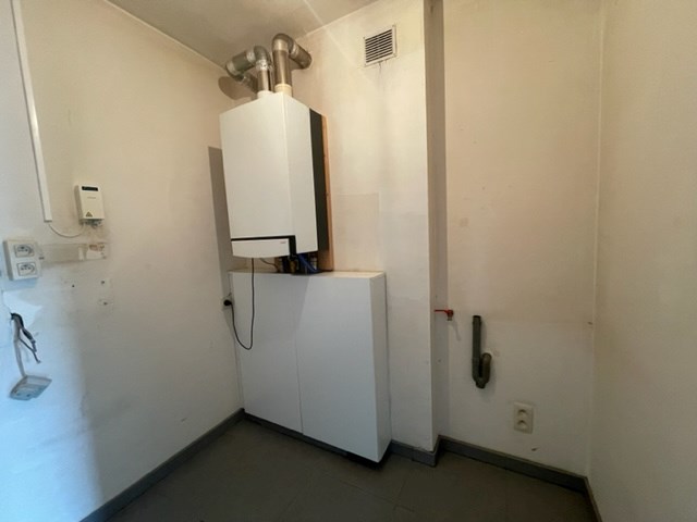 Centraal gelegen appartement met 2 slaapkamers en een garagebox te Geel! 