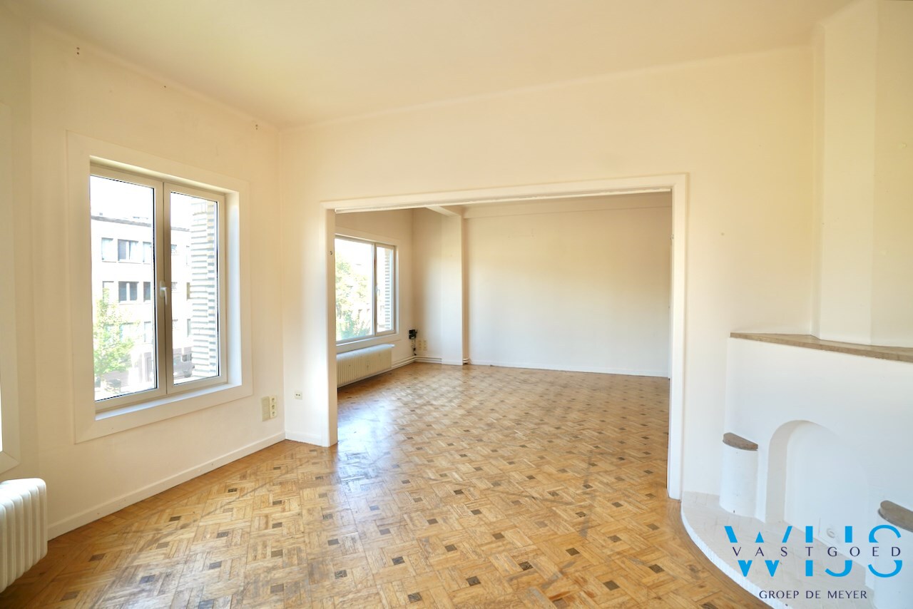 Zeer ruim karaktervol appartement te Gent ! 
