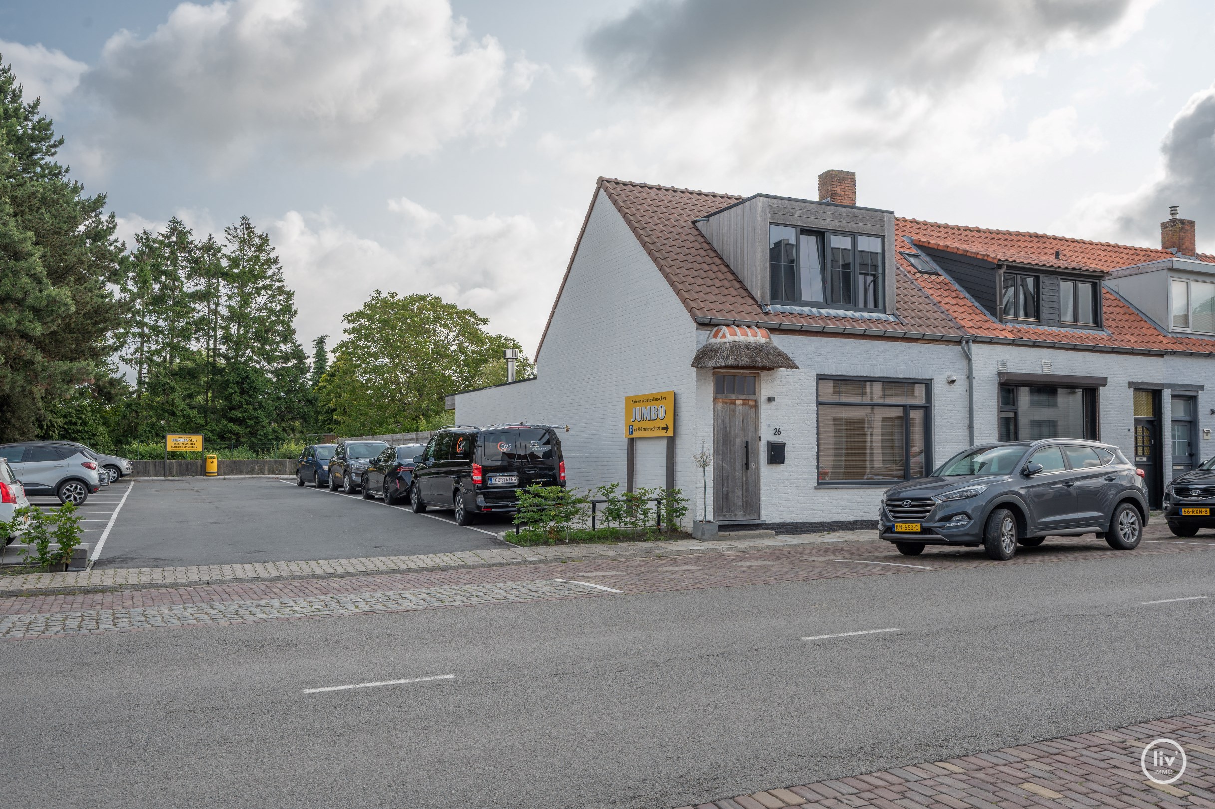 Charmante, recent gerenoveerde woning met prachtige tuin en topligging in het centrum van Sluis op enkele minuten van Knokke-Heist. 