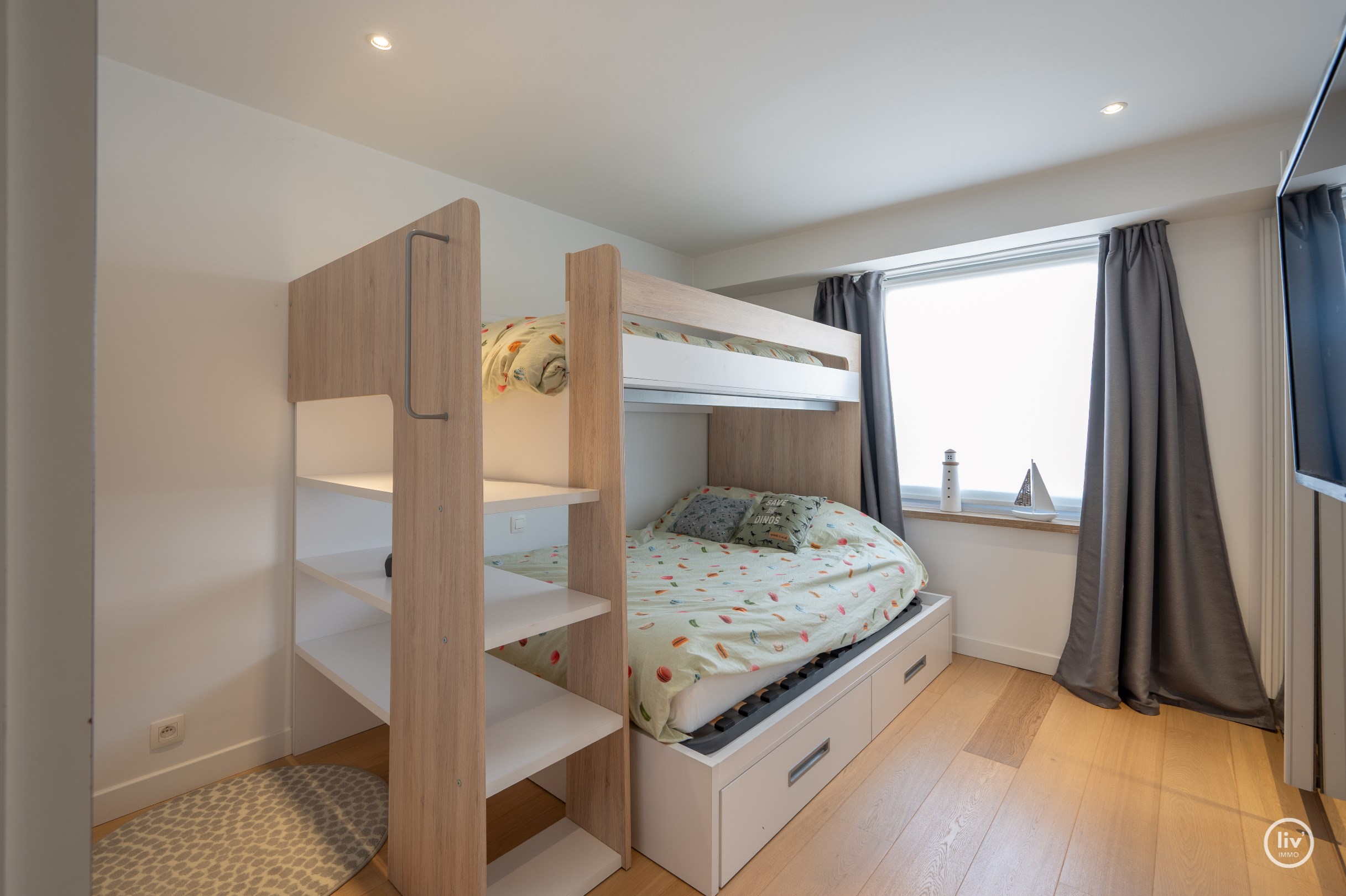 Mooi gerenoveerd appartement in de Paul Parmentierlaan te Knokke. 