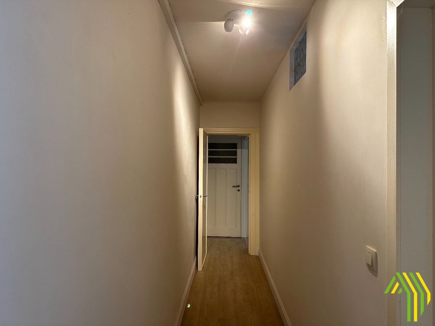 Lichtrijk gelijkvloers appartement met twee slaapkamers 