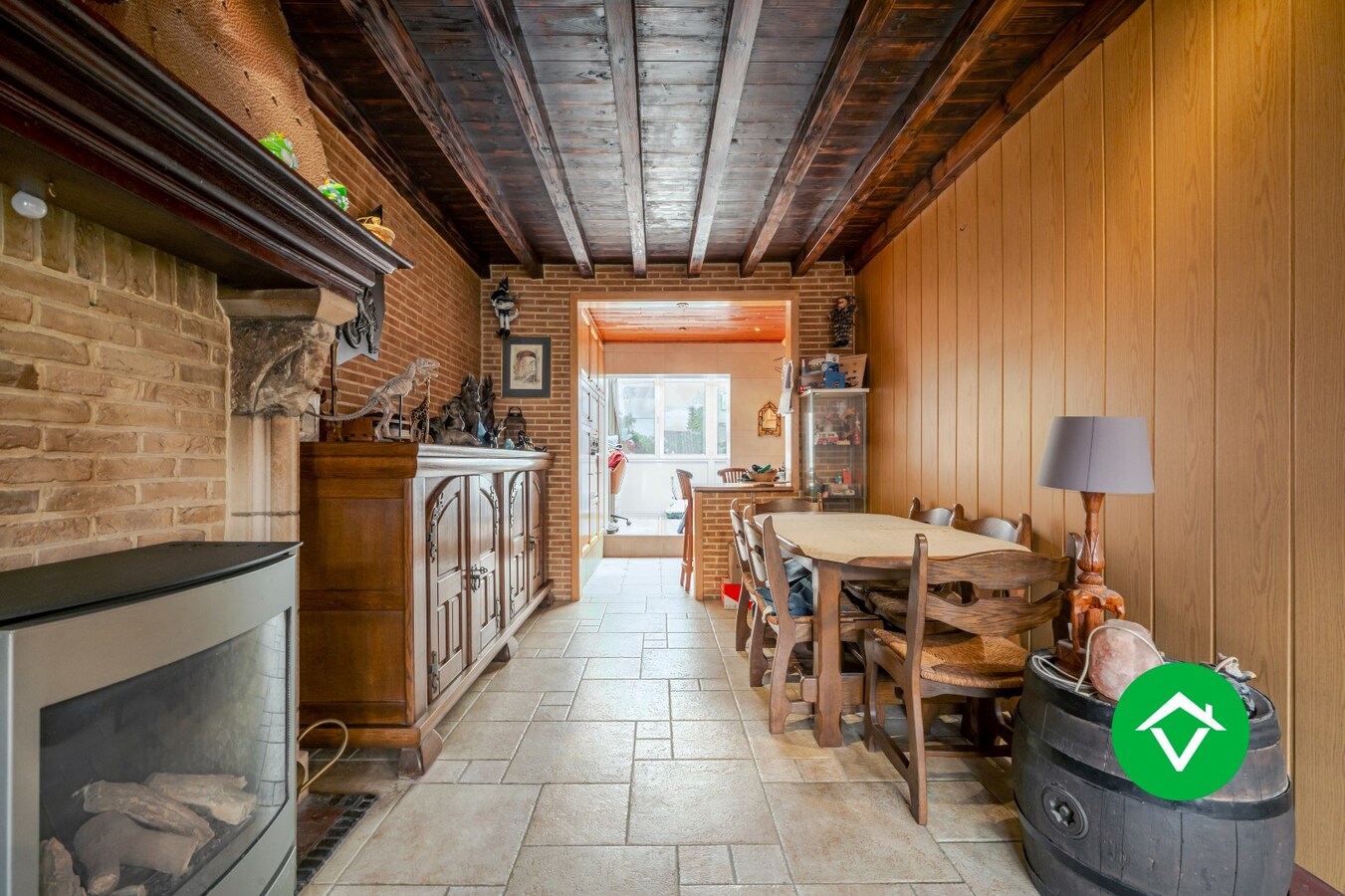 Charmante gezinswoning met twee slaapkamers en afgesloten garagebox te Sint-Kruis (Brugge) 