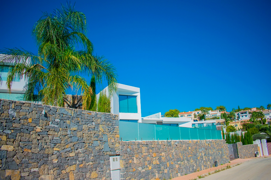 Villa in moderne stijl, met uitzicht op zee aan de kust van Benissa (Costa Blanca, Alicante) 