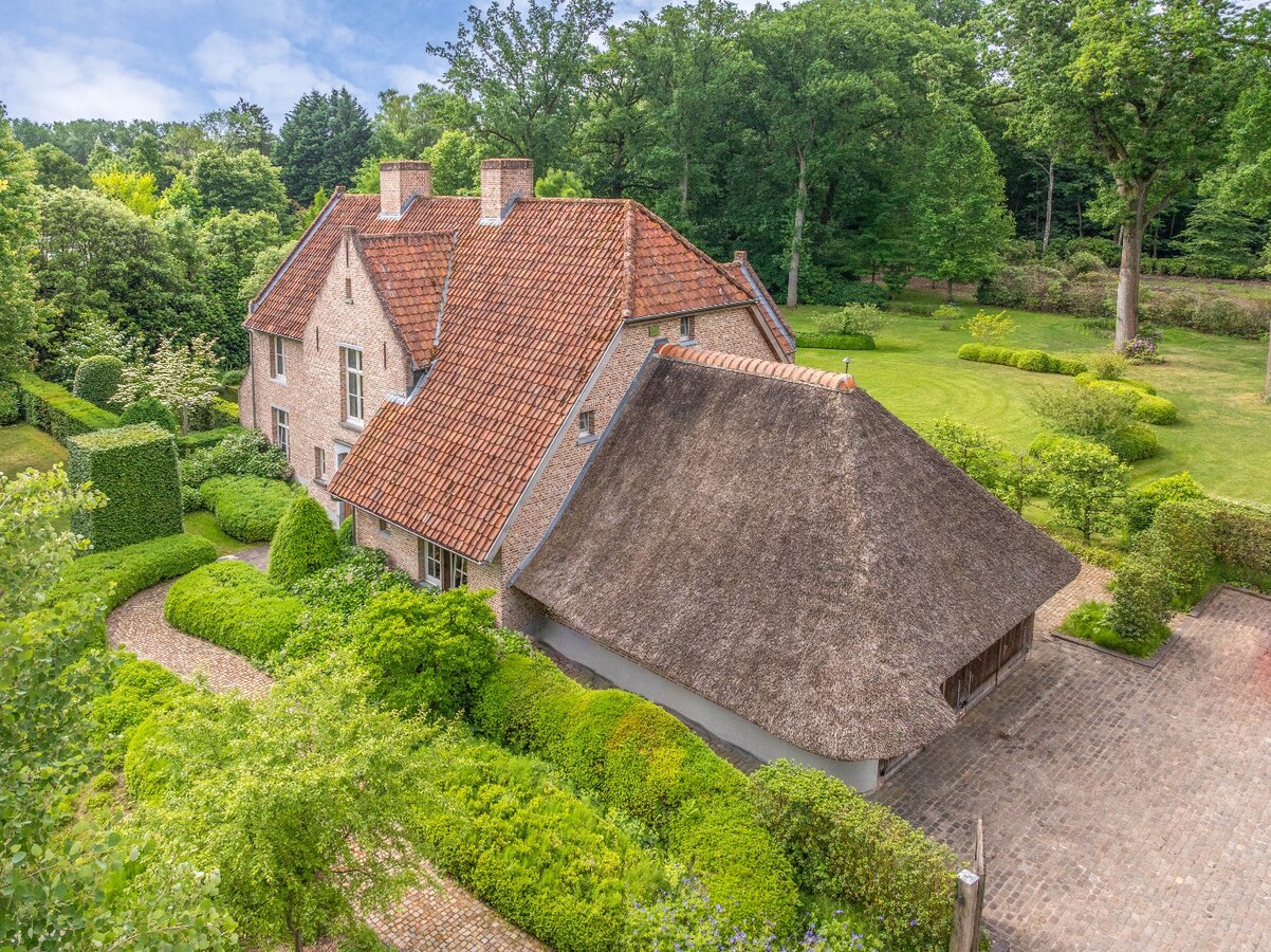 Exclusieve landelijke villa op 6.550 m&#178; in hartje Schoten 