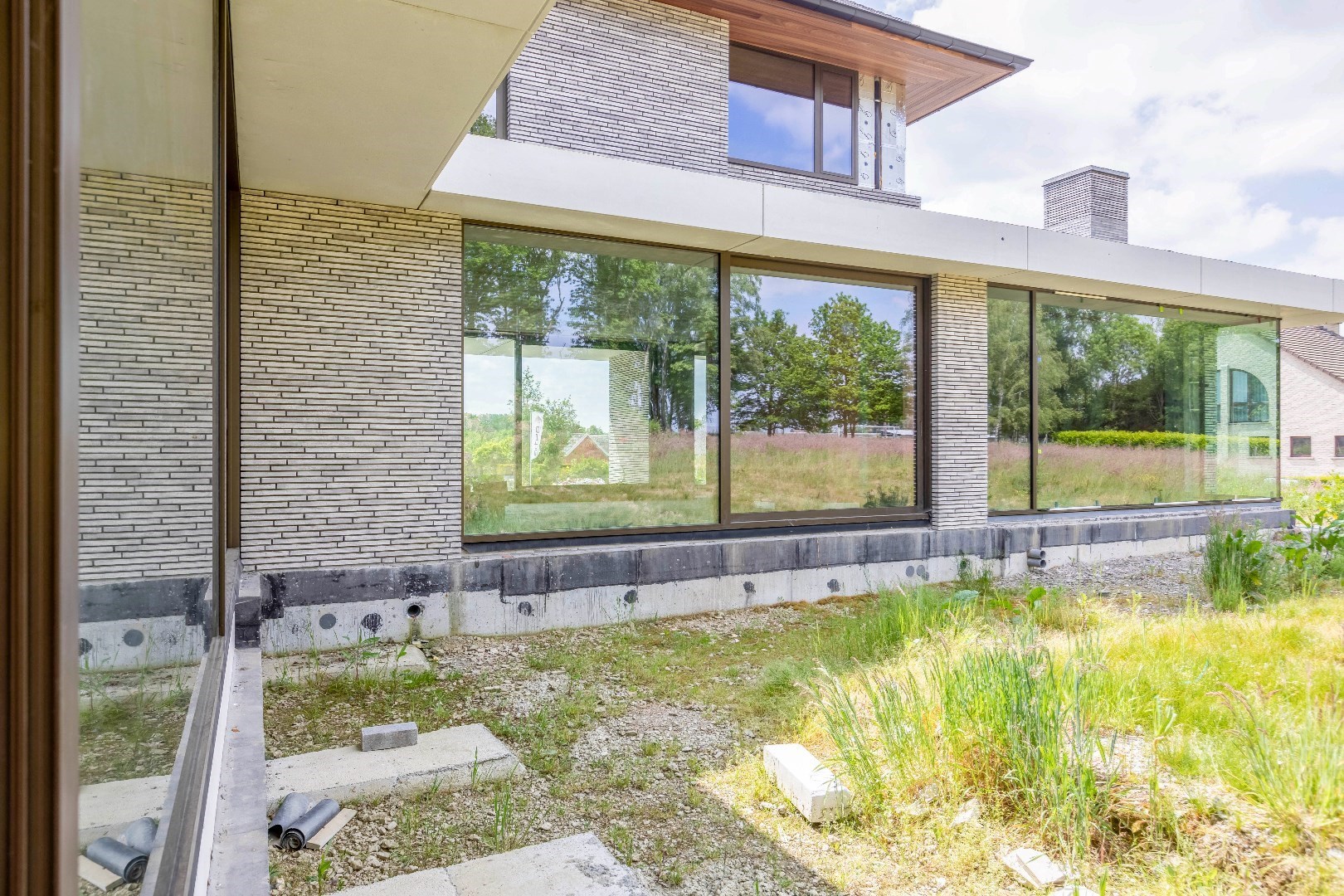 Unieke kans : exclusieve  riante villa  1400m&#178;  by Artea en Piet Bailyu Architects 