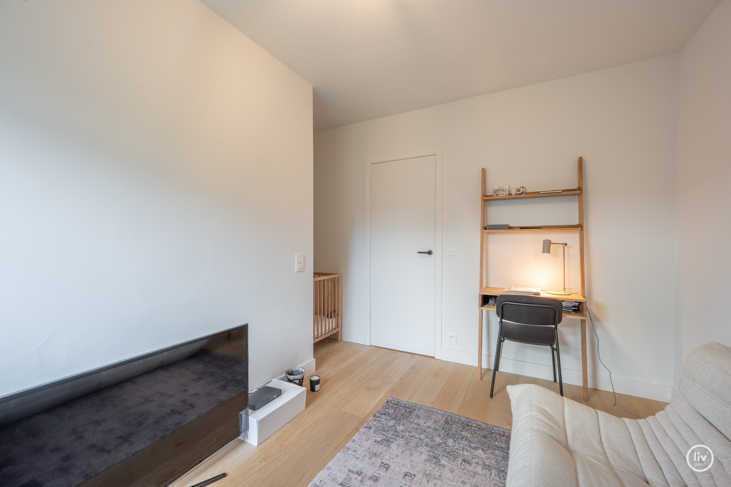 Appartement de plain-pied r&#233;nov&#233; et confortable avec un beau jardin, situ&#233; au centre de l&#39;avenue du Centenaire &#224; Knokke. 