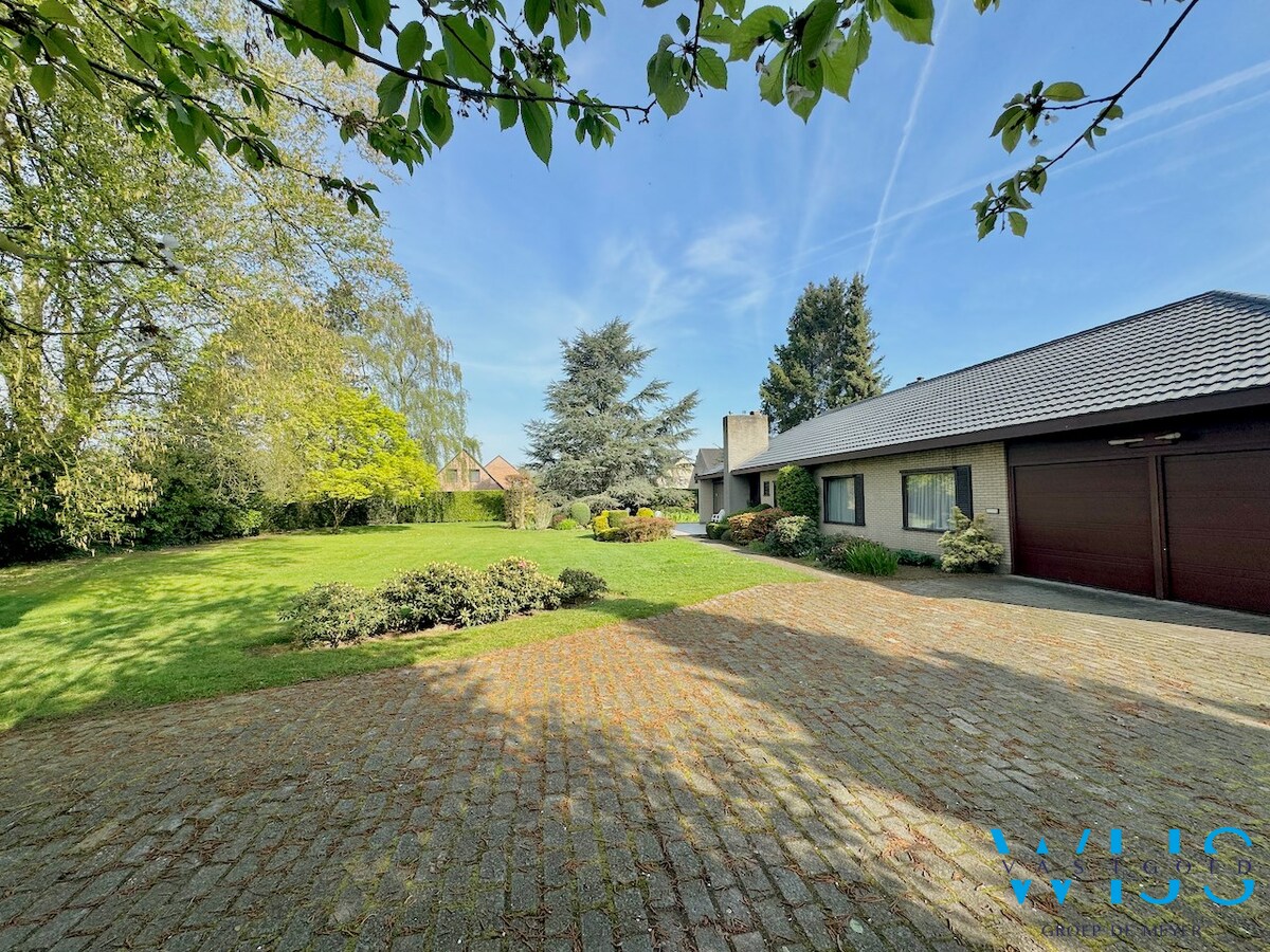 Schitterend woonhuis op een fantastisch perceel van 2859 m&#178; te Drongen ! 