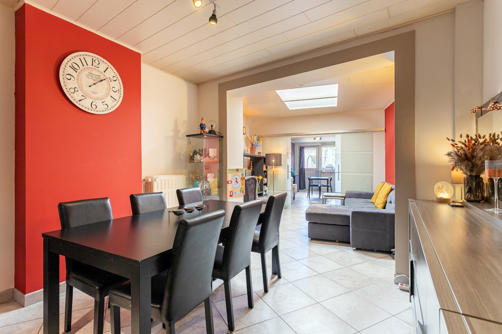 Instapklare woning met 3 slaapkamers, bureau en tuin in Halle 