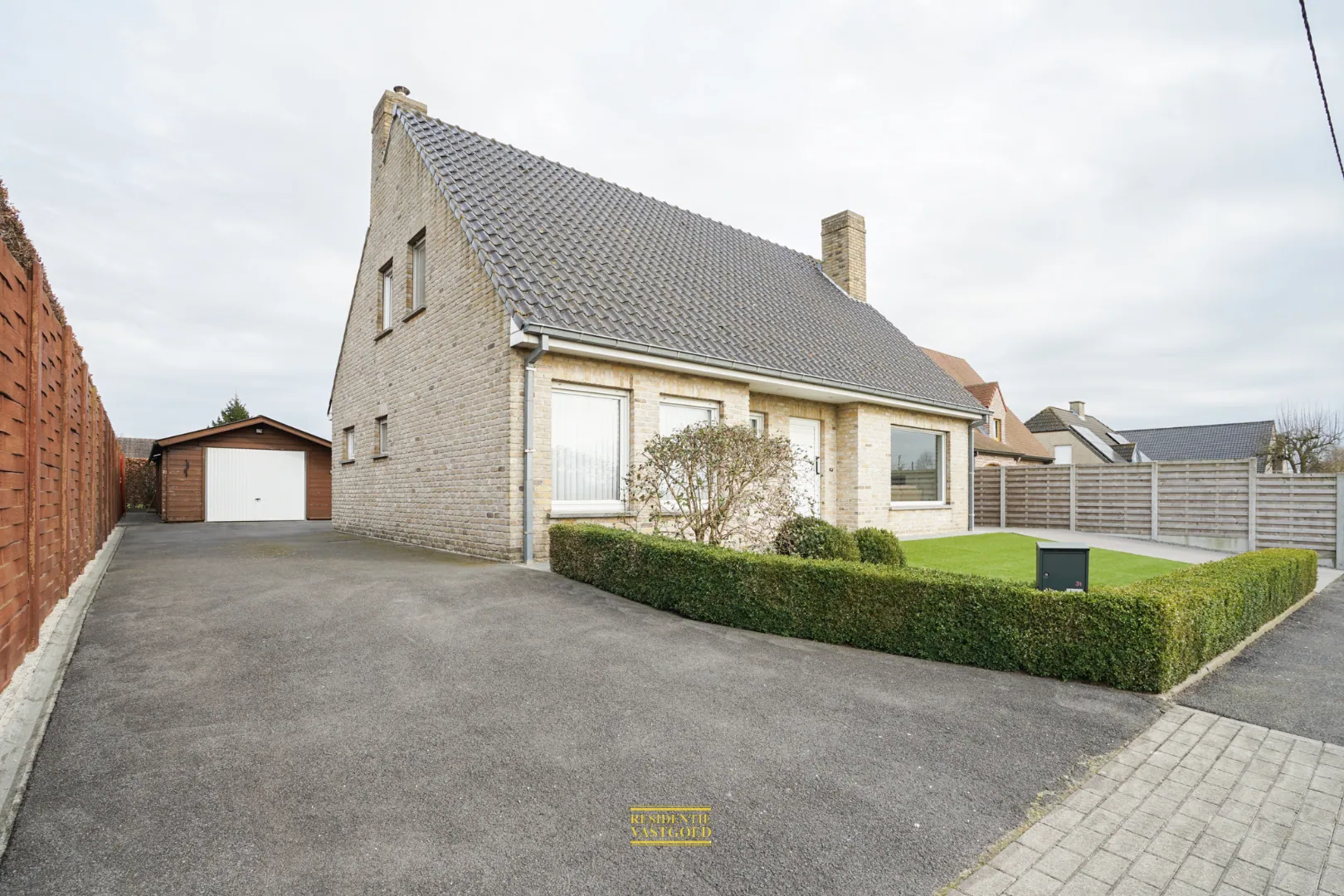 Prachtig gelegen, alleenstaande villa met 4 slaapkamers in Wingene op 585 m²!