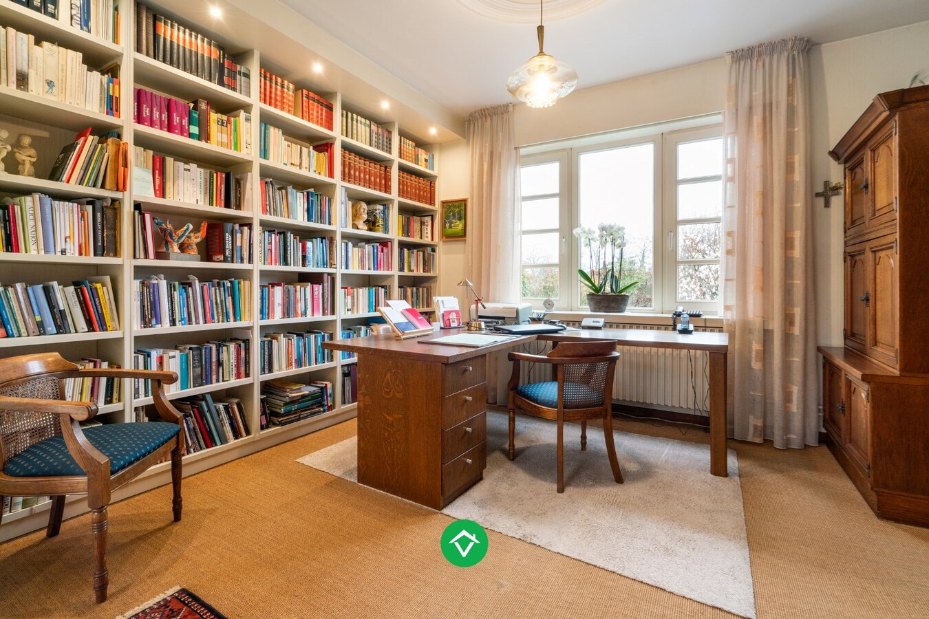 Alleenstaande woning met 4 slaapkamers te koop in centrum Koekelare 