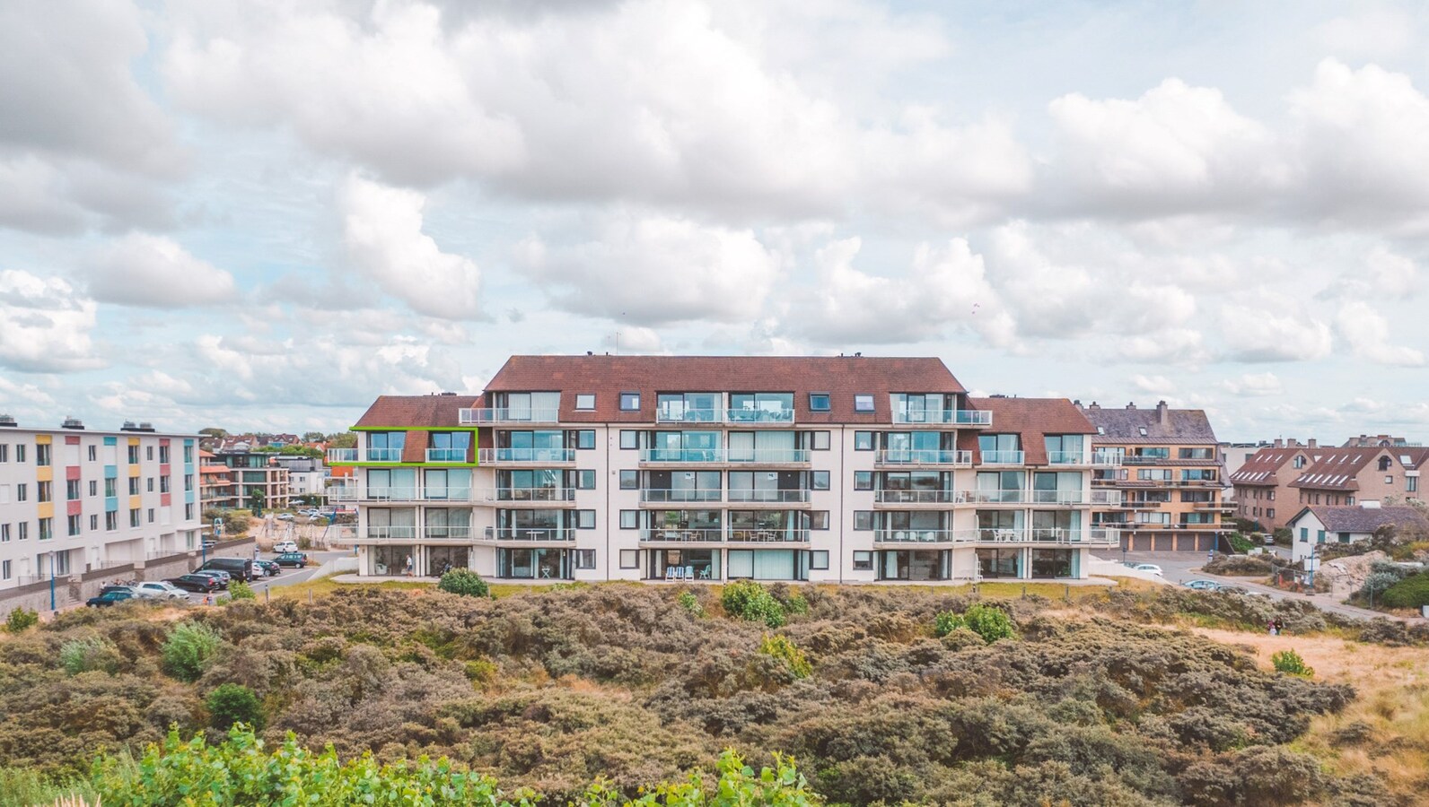 Appartement luxueux avec 3 chambres &#224; coucher &amp; vue frontale sur la mer &#224; Res. Eden Beach 