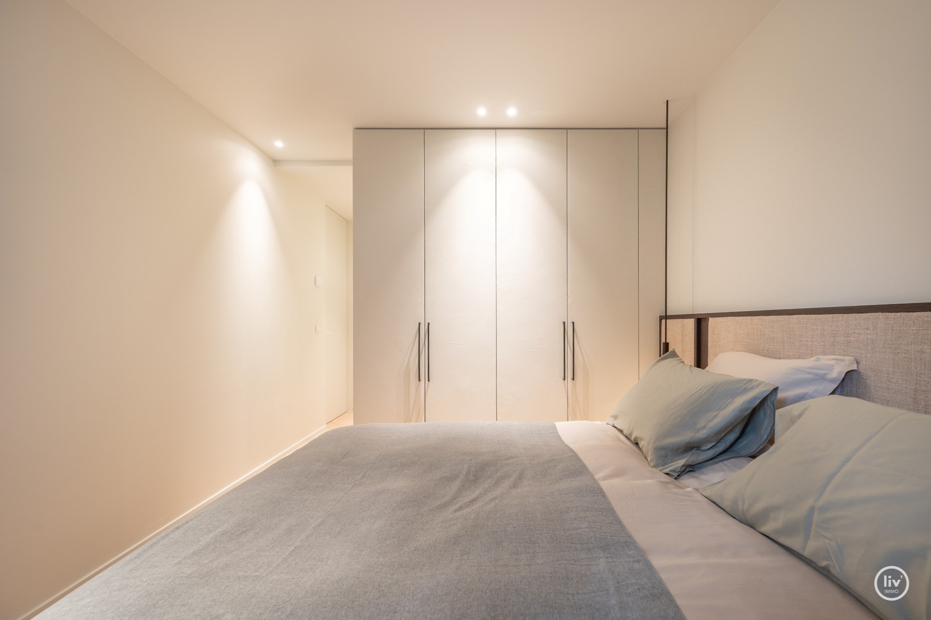 OPENDEURDAG vrijdag 11 juli 2025 van 16:15 tot 18:00 in de Van Bunnenlaan 32, 8300 Knokke-Heist. Magnifiek gerenoveerd appartement van 150 m&#178; met open zicht op de Heilighart kerk – Dumortierlaan, Knok 