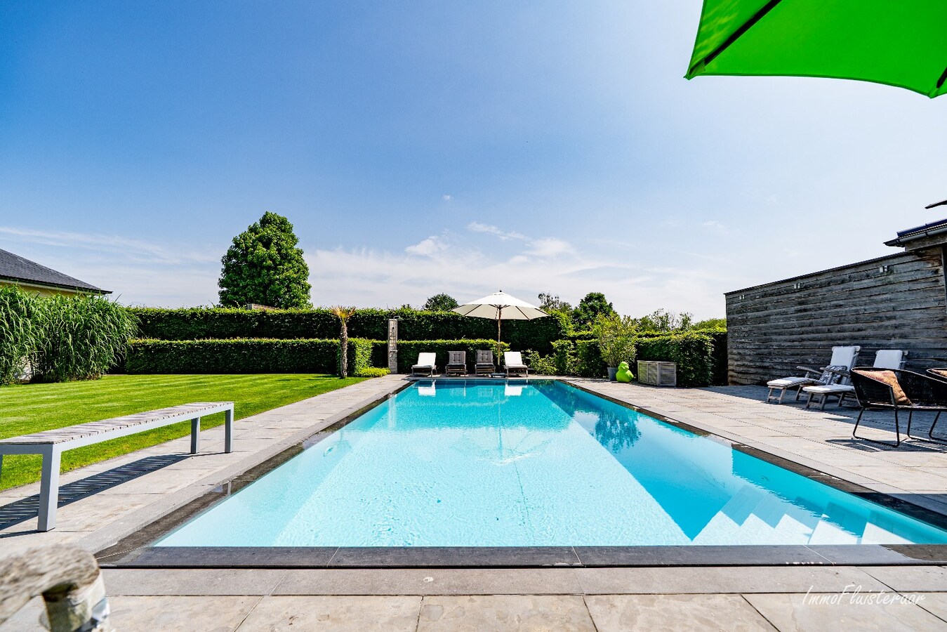Villa met zwembad op ca. 2.155 m2 te Nijlen (Mogelijkheid tot aankoop aanpalende weide van ca. 5.251 m2, ideaal voor het houden van dieren) 