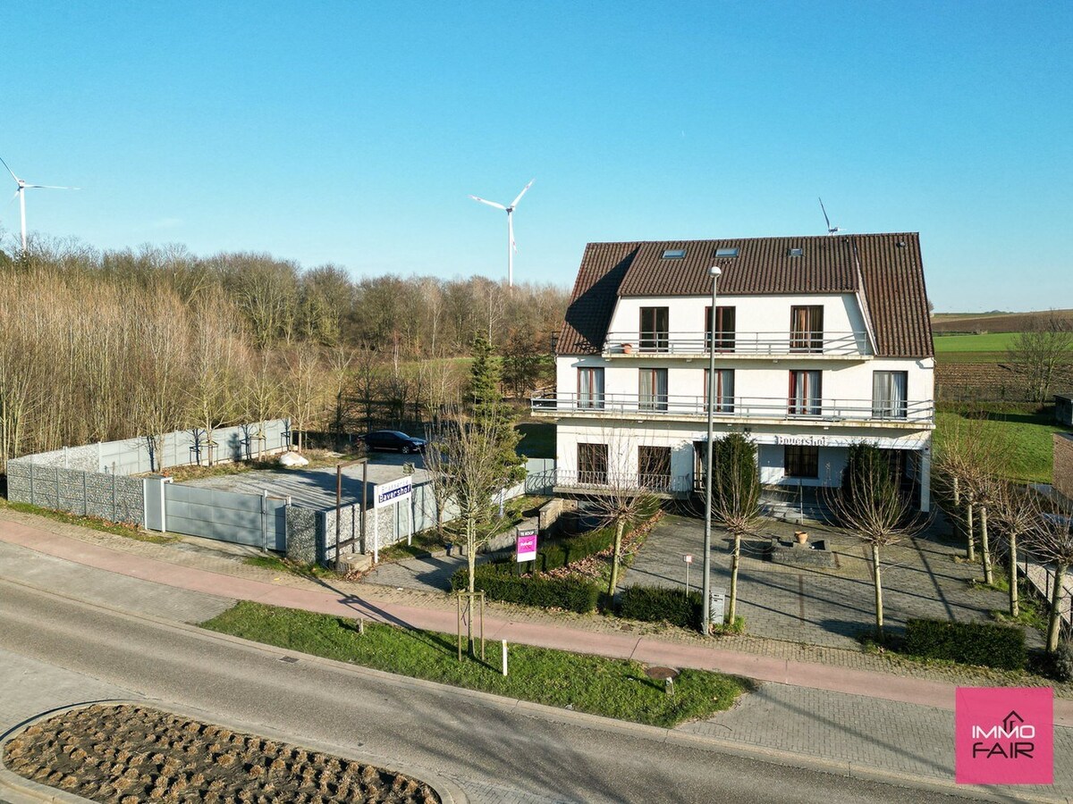 Polyvalent hotel op perceel van 2755 m&#178; 