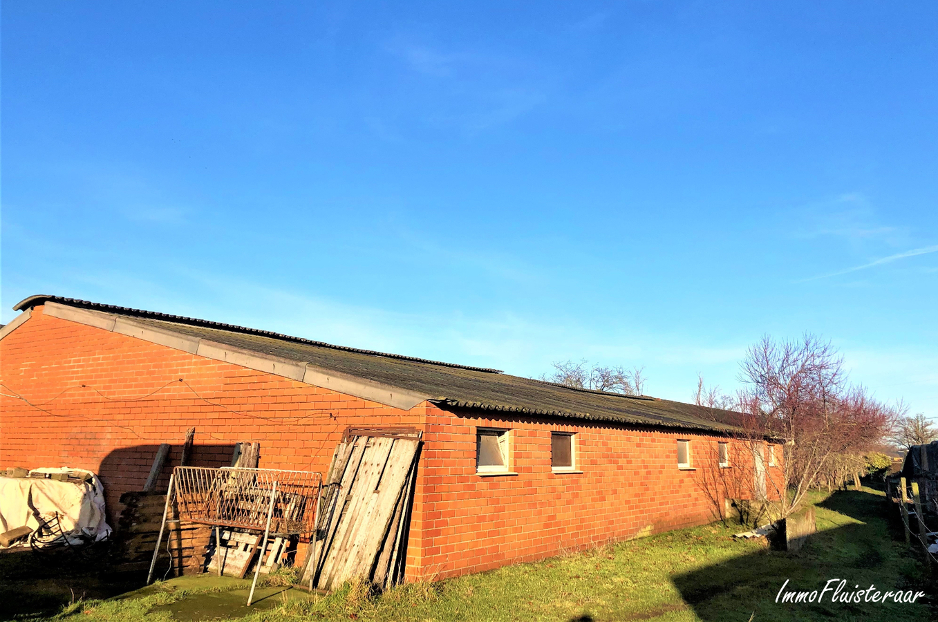 Boerderij met stalgebouwen en weilanden op ca. 1,17ha met uitbreidingsmogelijkheden van 5ha te Bree 