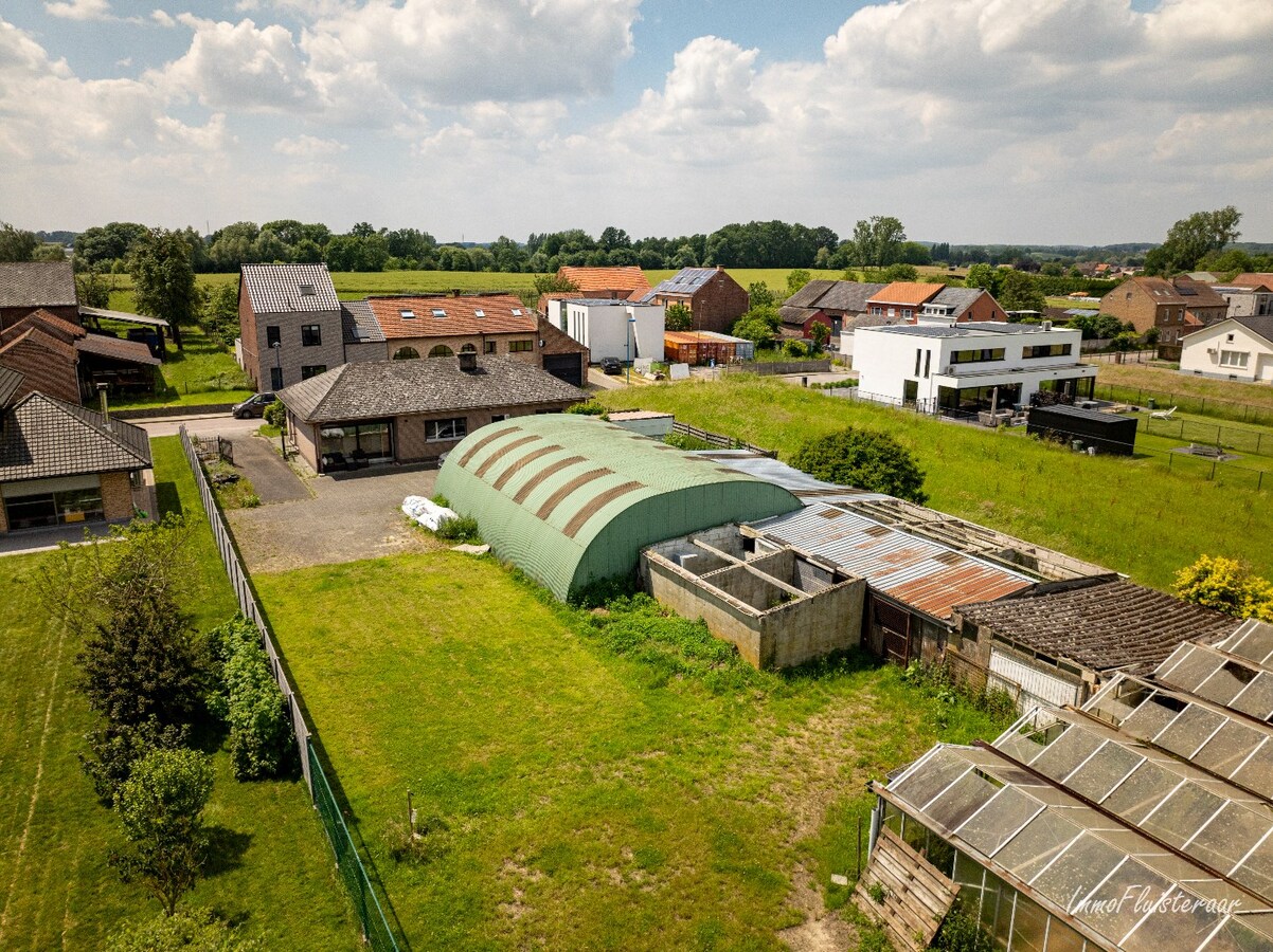 Maison partiellement r&#233;nov&#233;e sur environ 30 a situ&#233;e &#224; Tirlemont. 