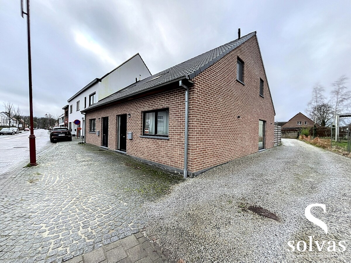 Halfopen nieuwbouw met 3 slaapkamers en tuin 