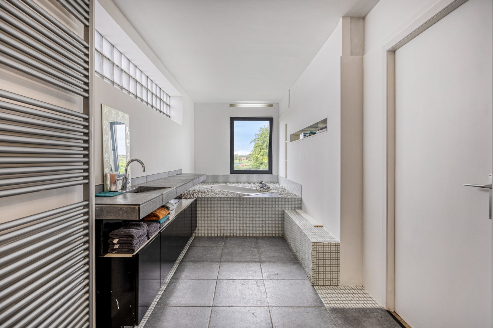 Villa met praktijkruimte op perceel van 1.817m&#178; te Geel 