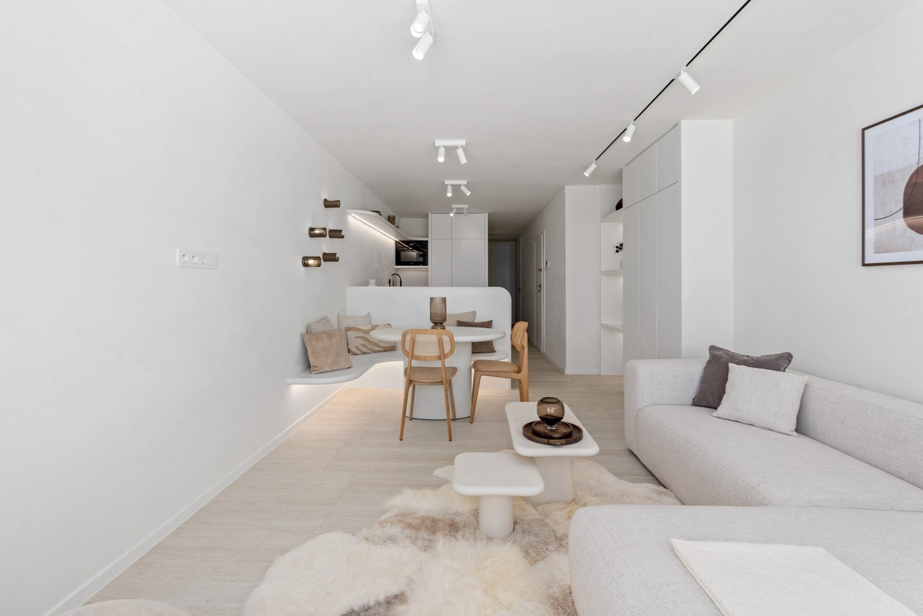 Appartement enti&#232;rement r&#233;nov&#233; b&#233;n&#233;ficiant d&#39;une vue panoramique sur la digue de Duinbergen ! (possibilit&#233; d&#39;achat d&#39;un garage) 