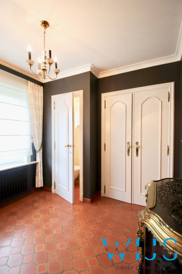 Statig woonhuis op 1104 m&#178; in het centrum van Sleidinge ! 