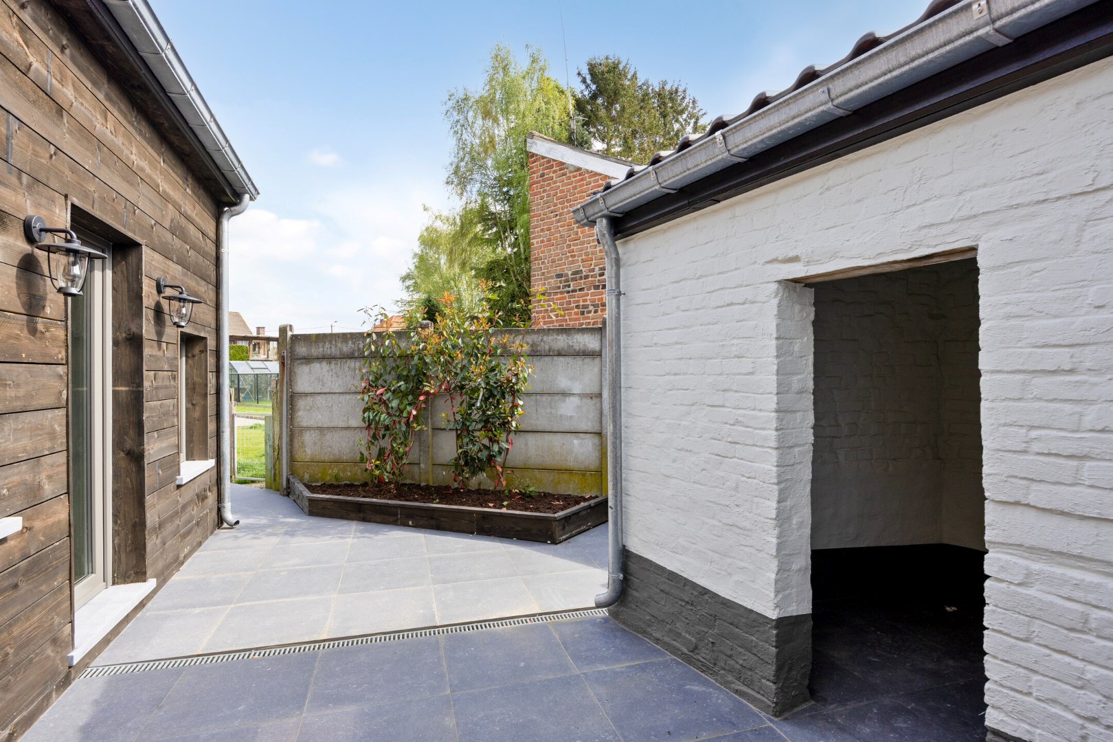 buitenberging en doorgang tuin