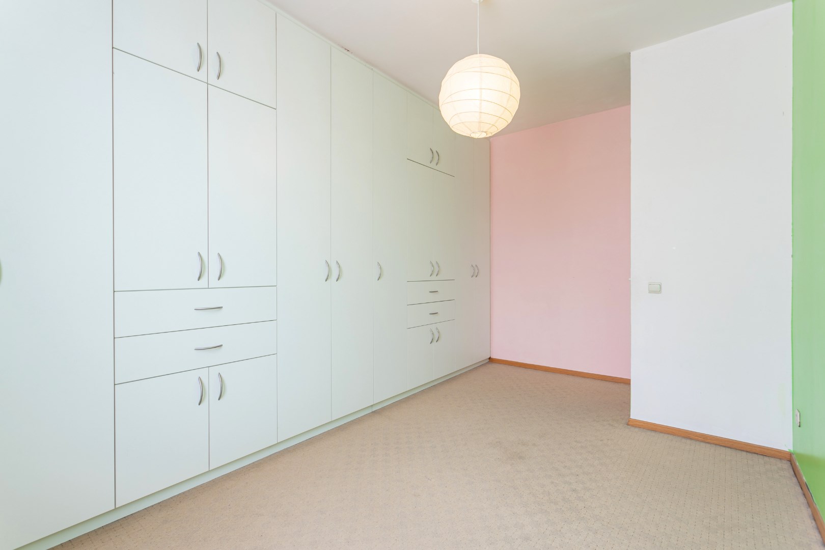 Instapklare woning met 3 slaapkamers, tuin en uitstekende ligging te Halle 