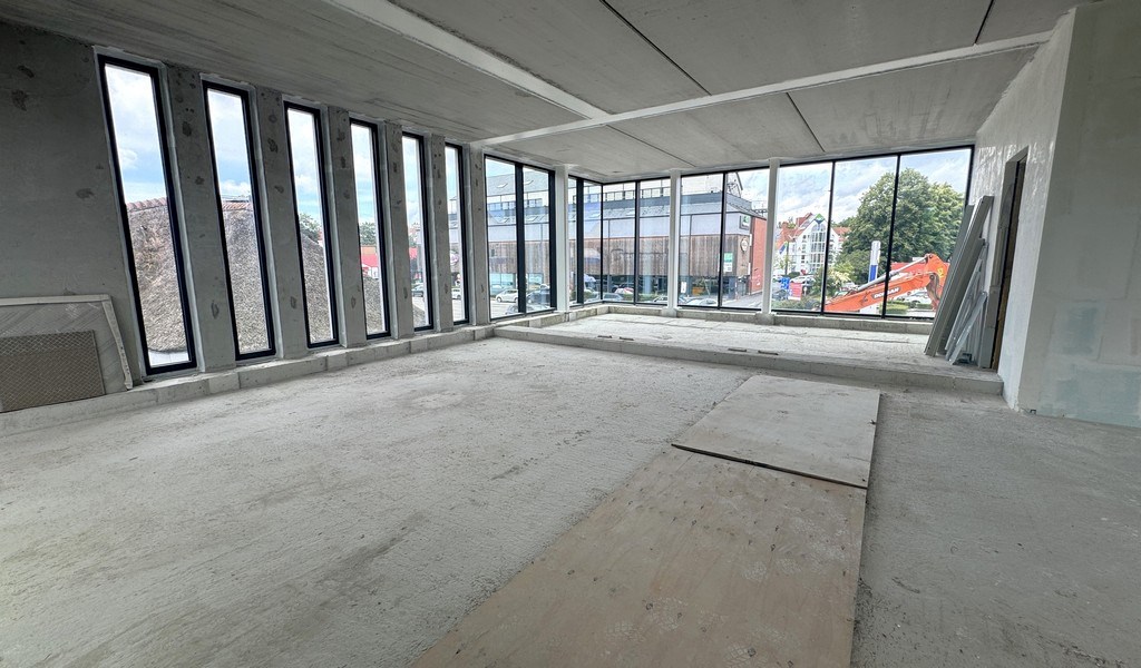 Nieuwbouw kantoorgebouw met appartement te koop in Gent