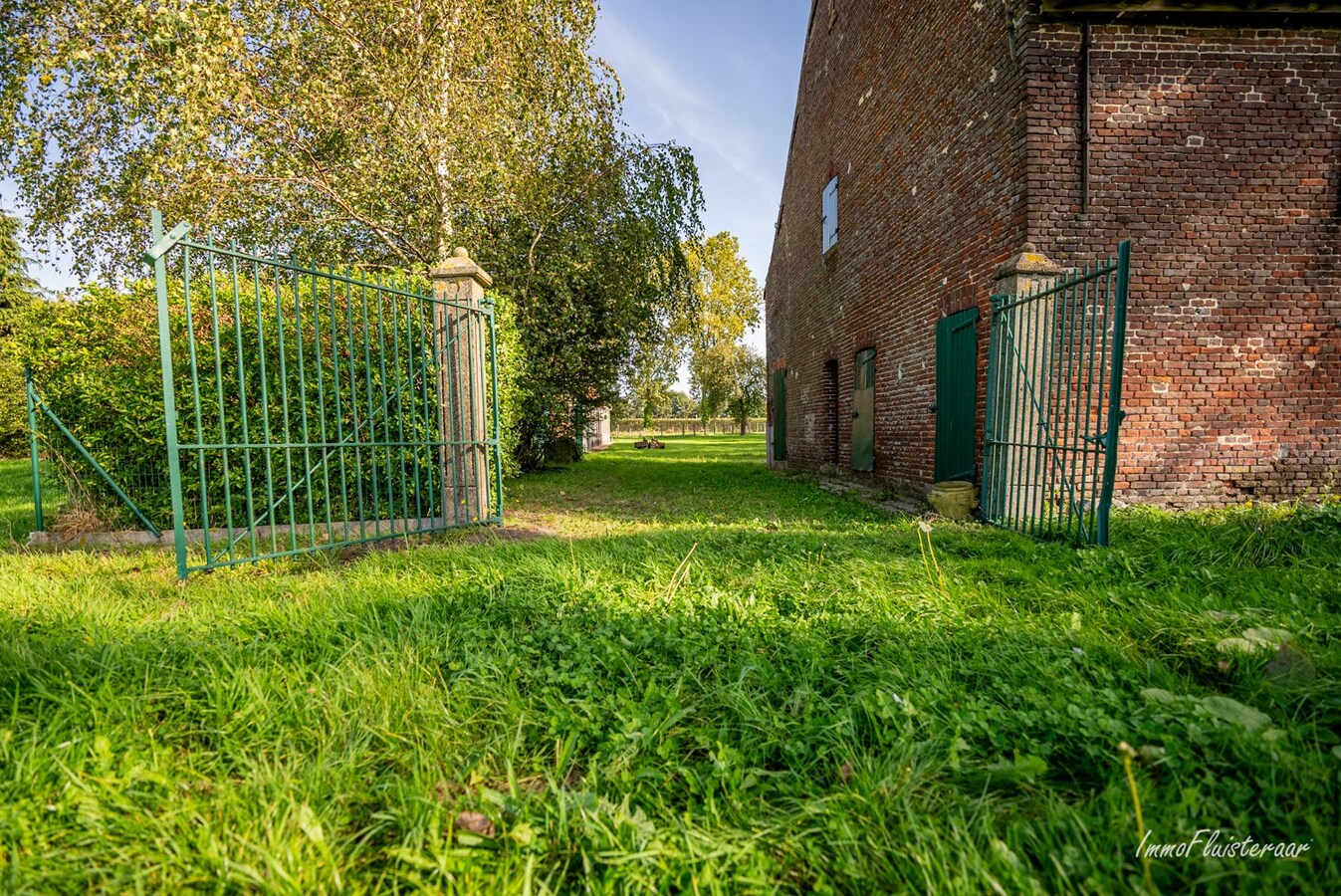 Idyllisch gelegen te renoveren hoeve te Deinze op ca. 6 ha 