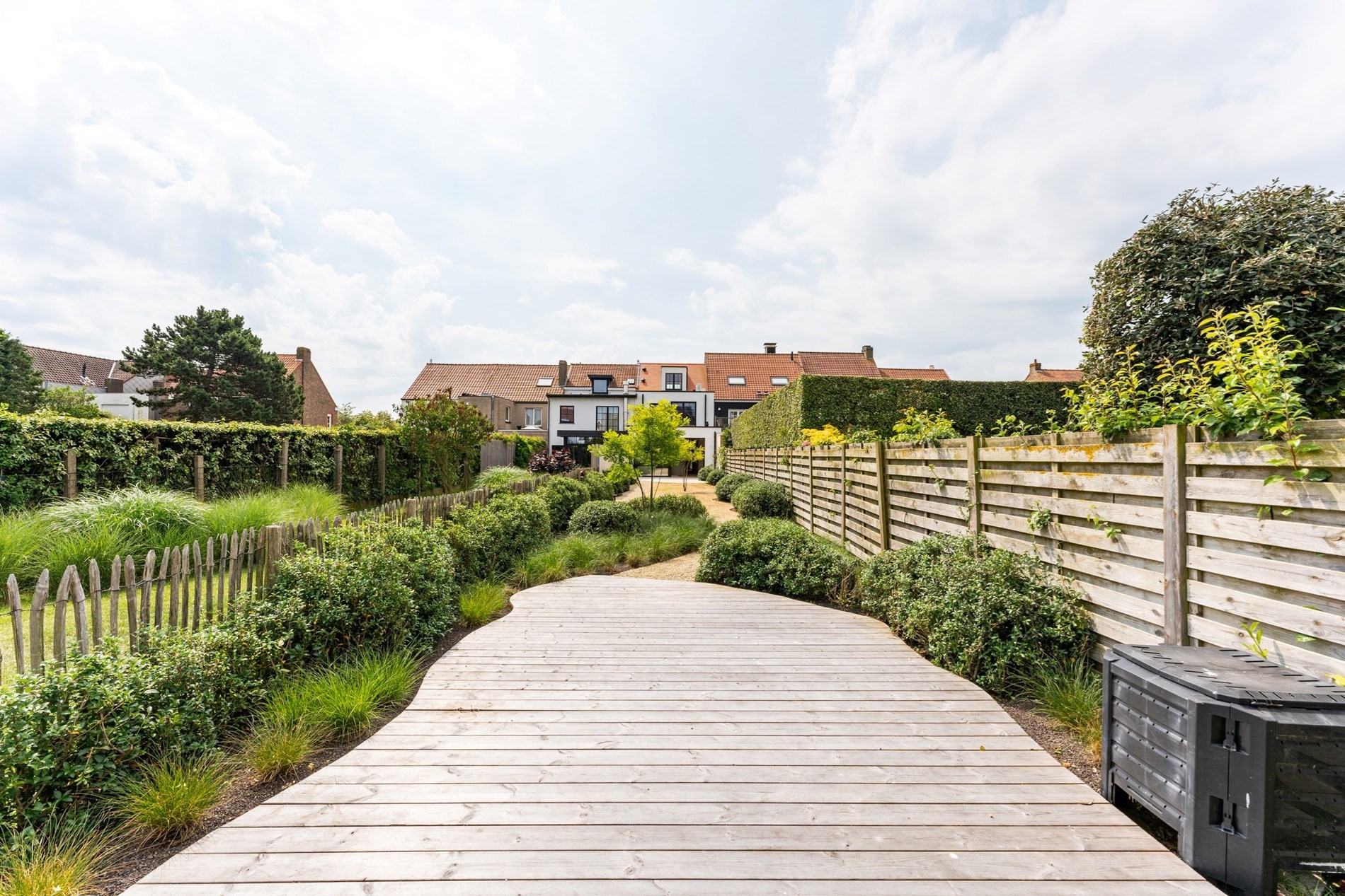 Maison enti&#232;rement r&#233;nov&#233;e avec 4 chambres et jardin enti&#232;rement am&#233;nag&#233; situ&#233;e &#224; la rue Jan Devisch. 