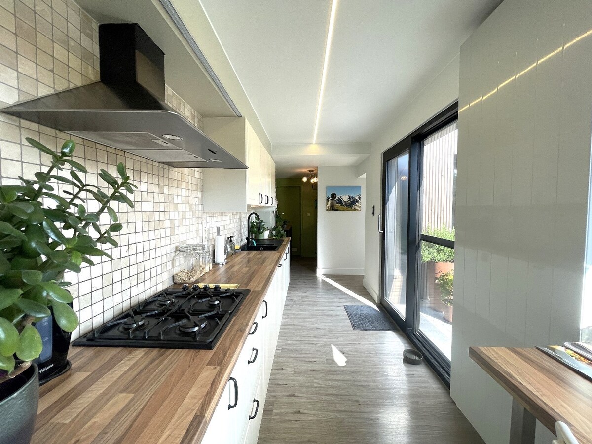Instapklare woning met 3 slaapkamers en gezellige tuin op een gunstige ligging te Roeselare 