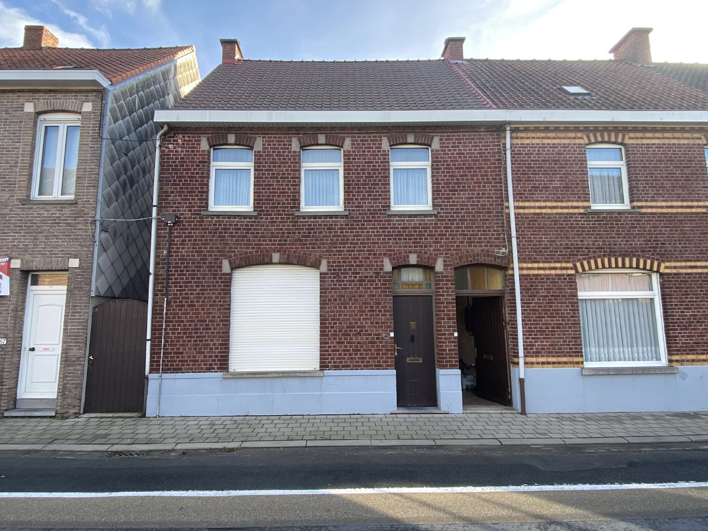 Te renoveren halfopen woning op zeer goeie ligging in St. Lodewijk Deerlijk! 