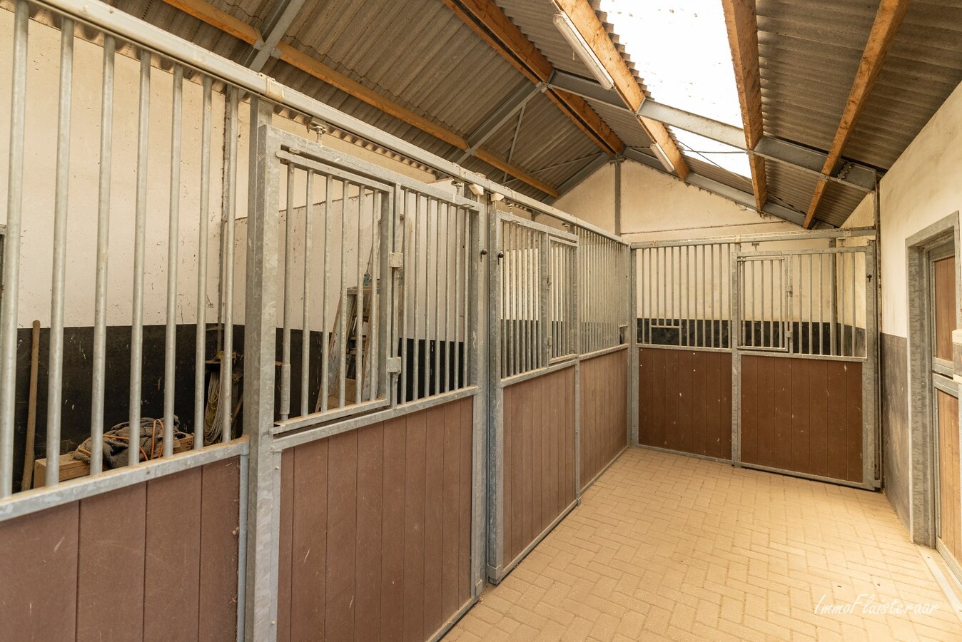 Charmante woning met paardenstallen op ca. 80 are te Peer 