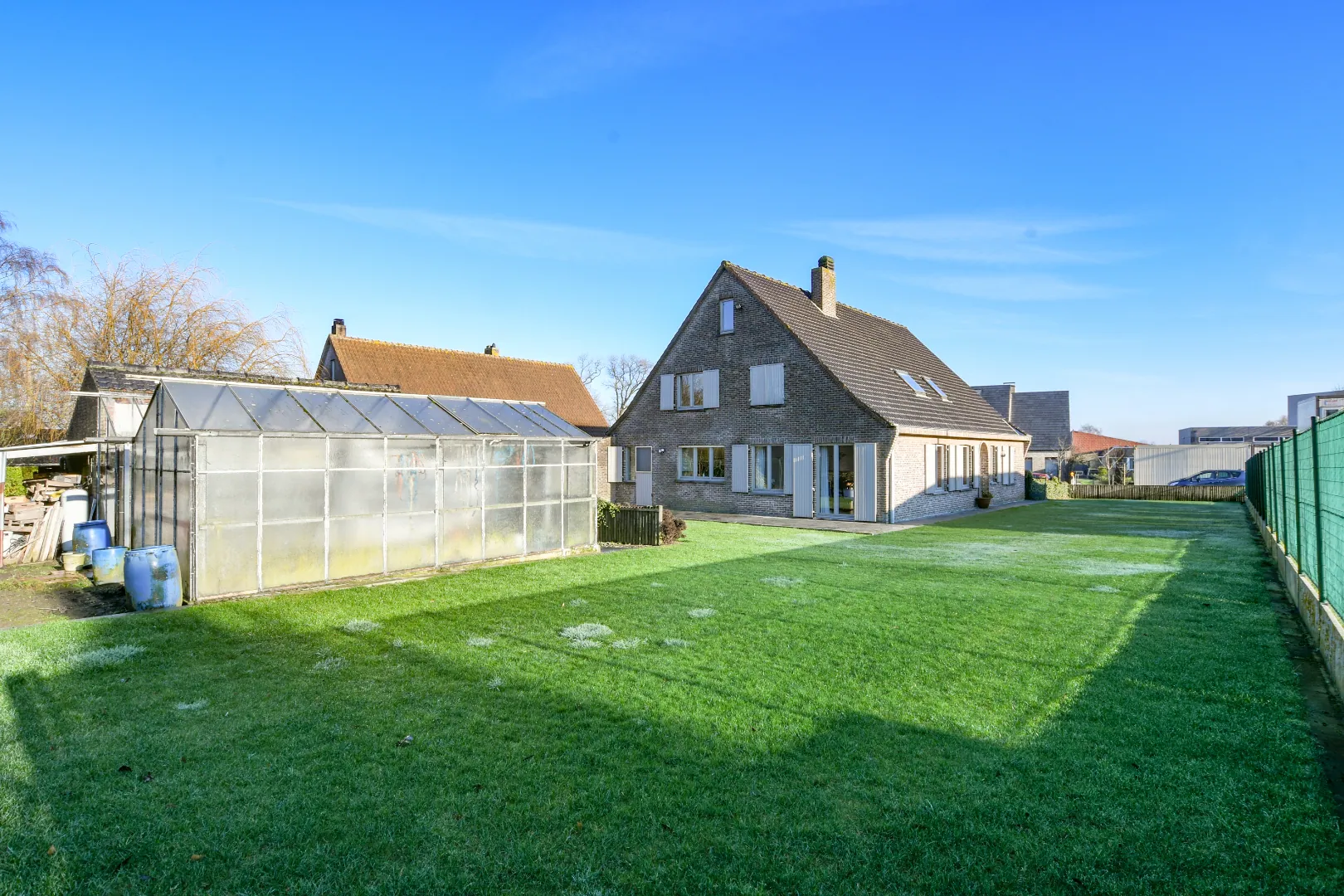  Alleenstaande villa op 2.890 m² grond te Oudenburg met garage, tuin en 6 slaapkamers