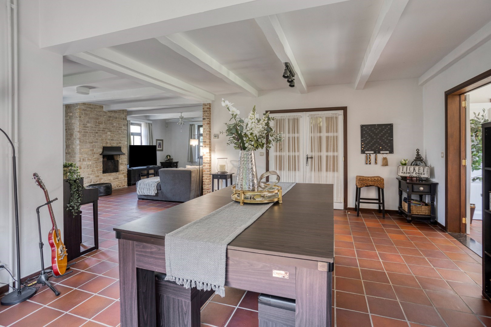 Rustig gelegen open bebouwing met 5 slaapkamers, 3 badkamers, dubbele garage en zonnige tuin in Tervuren – EPC 201 kWh/m&#178; – bewoonbare oppervlakte 339 m&#178; 