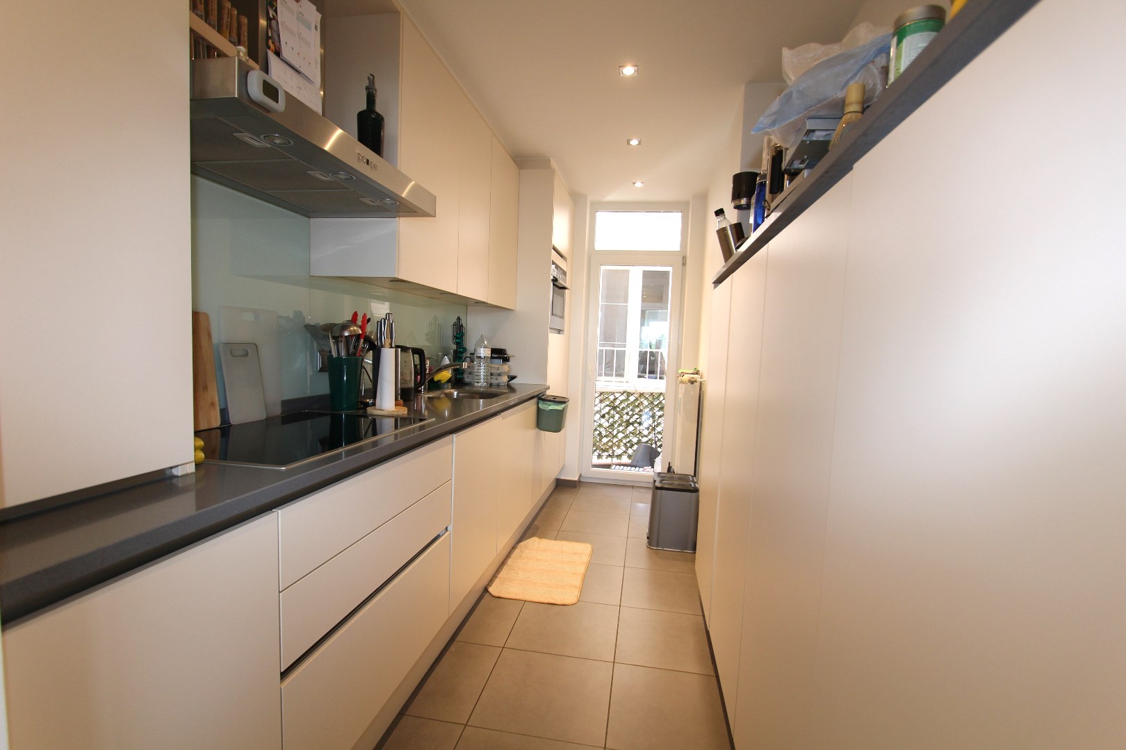 RUIM APPARTEMENT MET 3 SLAAPKAMERS 