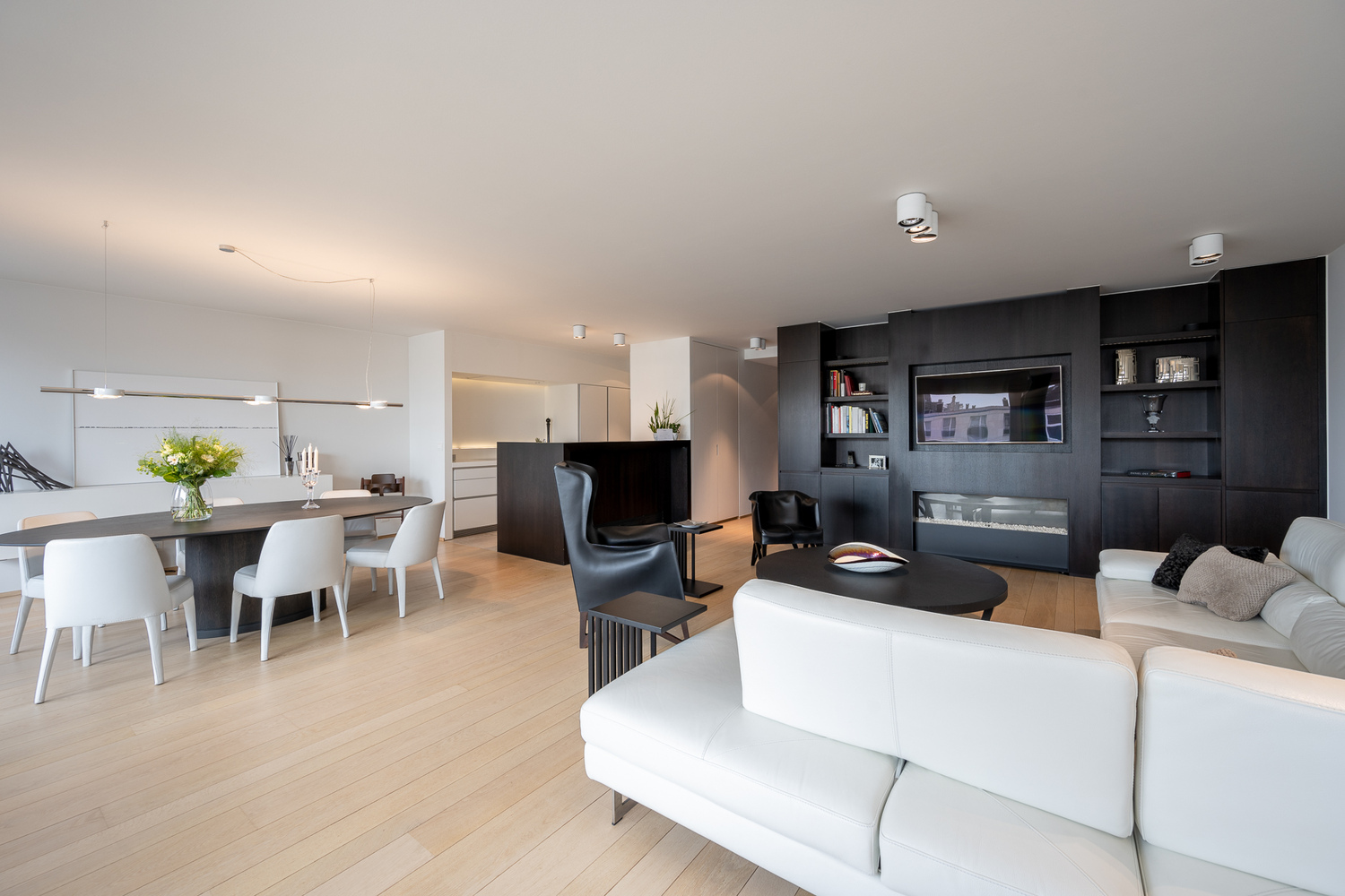 Appartement (largeur de fa&#231;ade de 8,6 m !) avec 3 chambres sur l&#39;exclusive Place Albert &#224; Knokke-Zoute. 